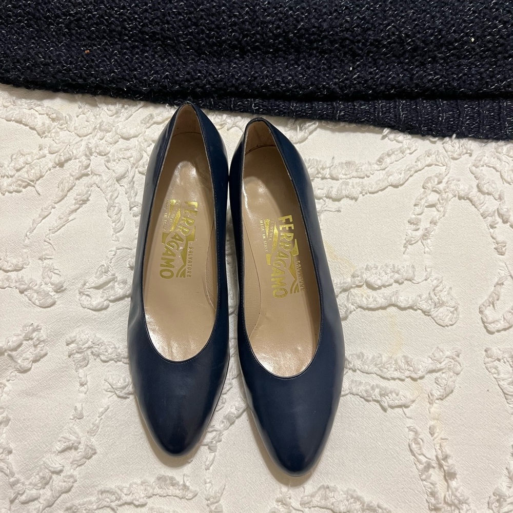 Vintage UNWORN Navy Ferragamo Heels